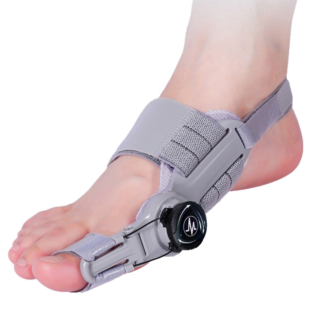 Treatmedy Bunion Fix supporting the foot and big toe